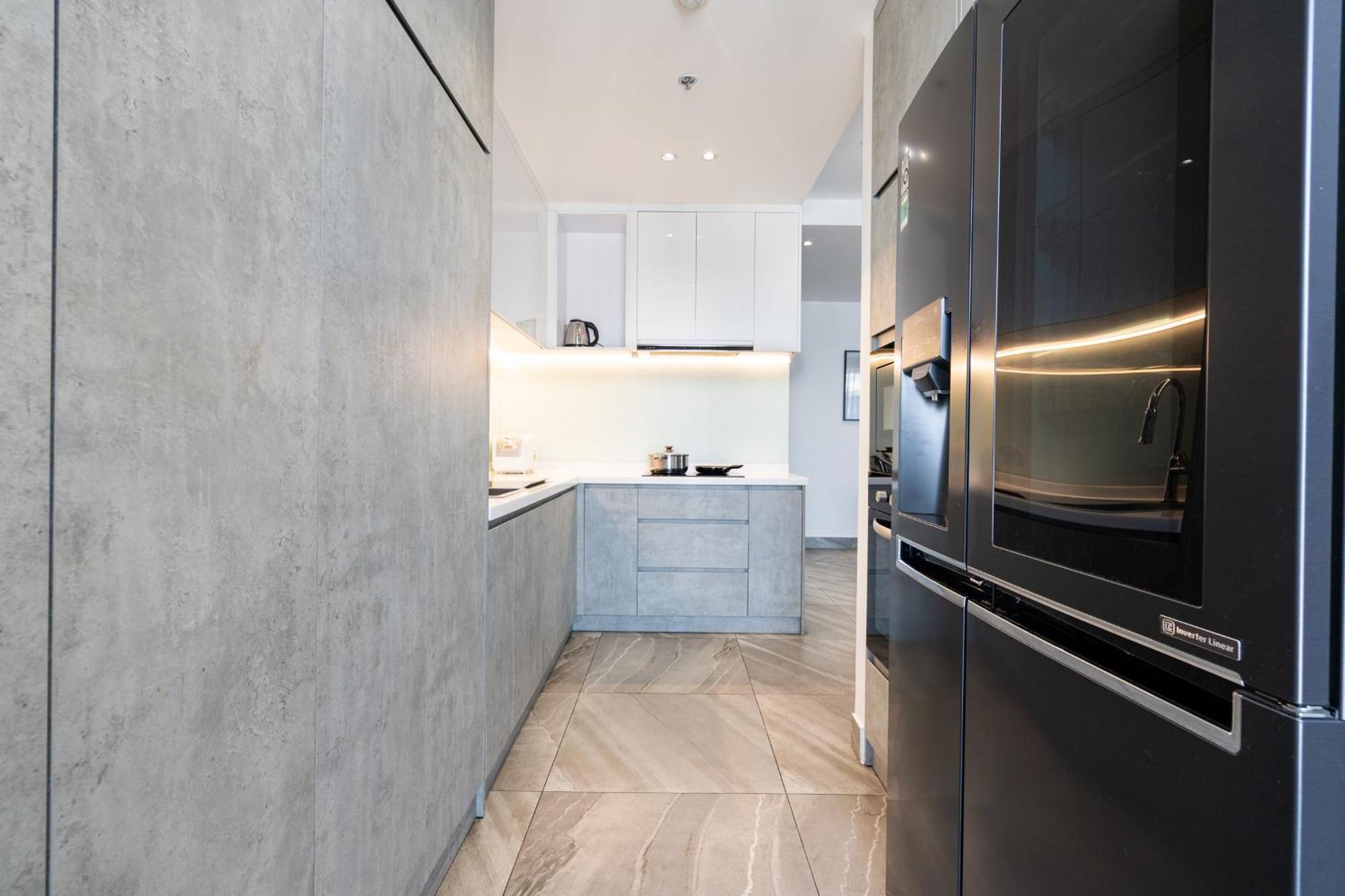 Apartment Refined Saigon - Rivergate Aparment - Free Pool, Free Internet Sim For 3 Nights, Free Pick Up For 5 Nights *