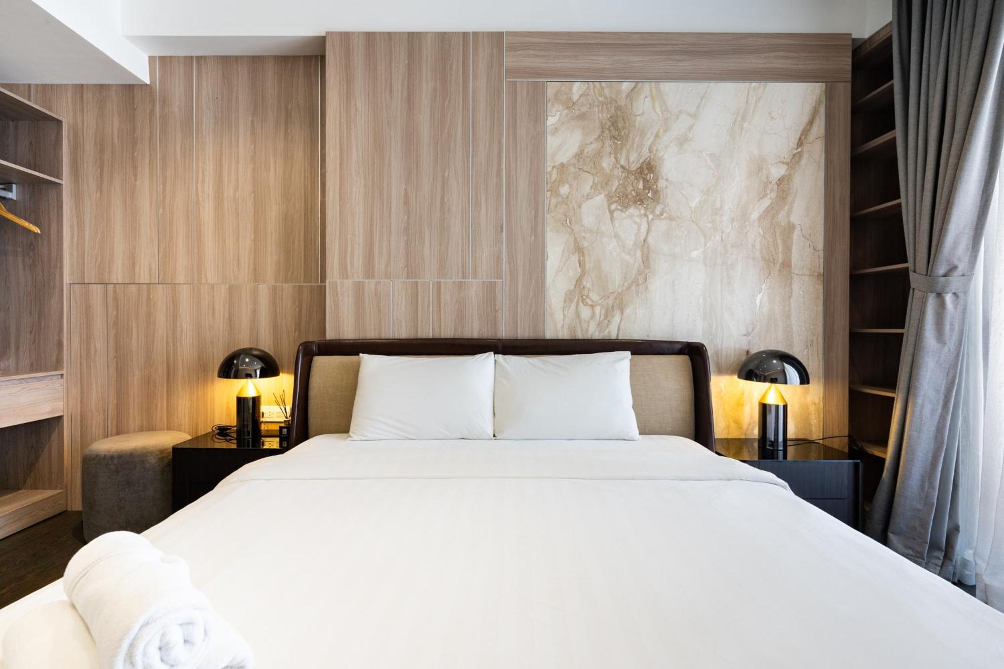 Apartment Refined Saigon - Rivergate Aparment - Free Pool, Free Internet Sim For 3 Nights, Free Pick Up For 5 Nights