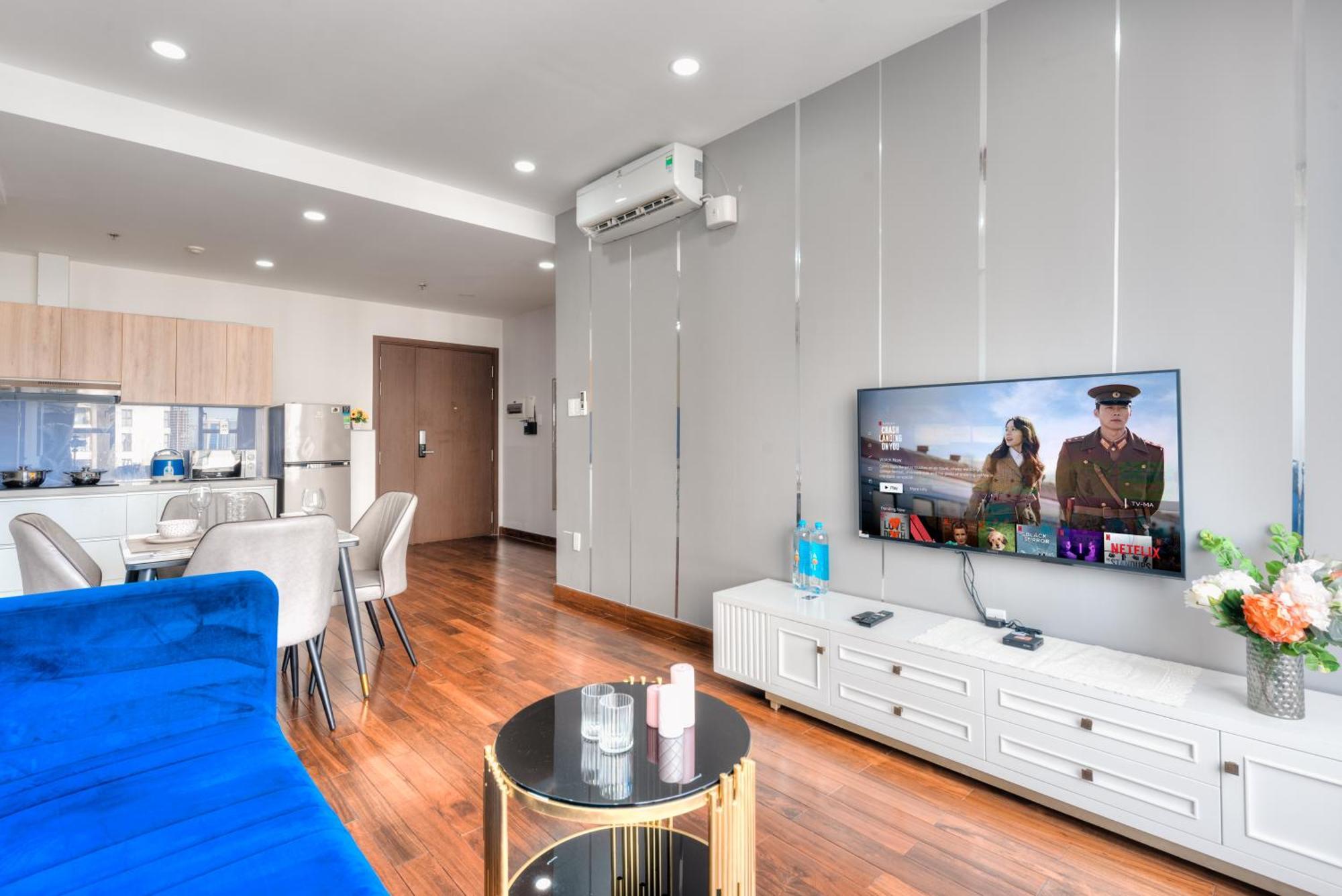 Apartment Refined Saigon - Rivergate Aparment - Free Pool, Free Internet Sim For 3 Nights, Free Pick Up For 5 Nights