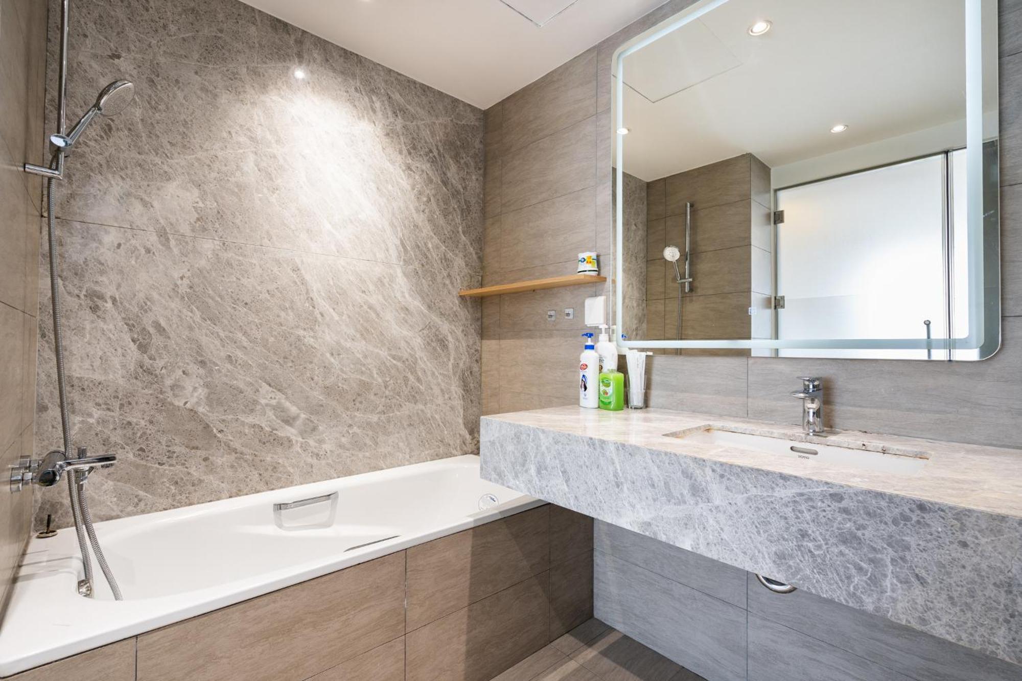 Refined Saigon - Rivergate Aparment - Free Pool, Free Internet Sim For 3 Nights, Free Pick Up For 5 Nights Apartment *