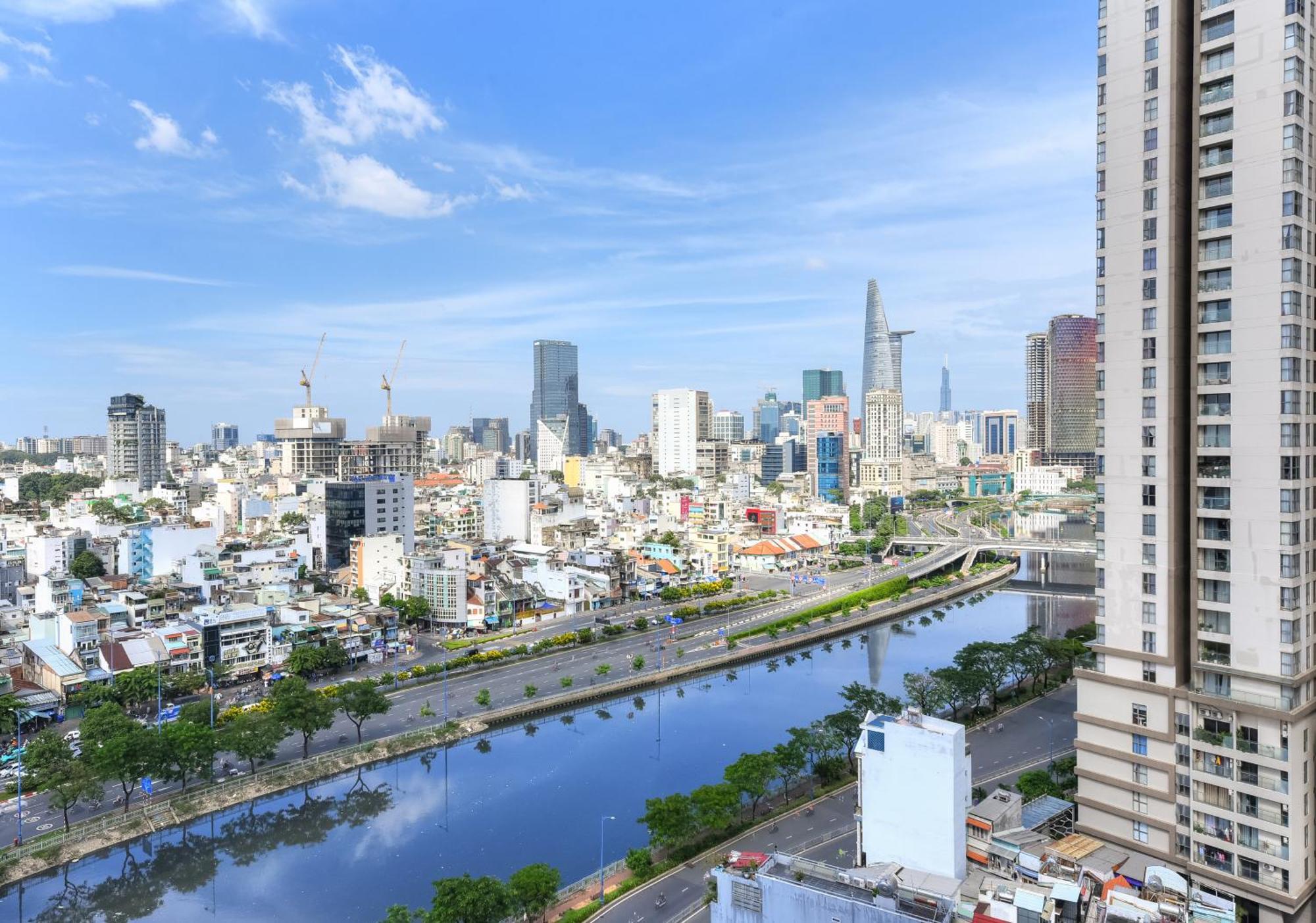 Refined Saigon - Rivergate Aparment - Free Pool, Free Internet Sim For 3 Nights, Free Pick Up For 5 Nights Apartment *