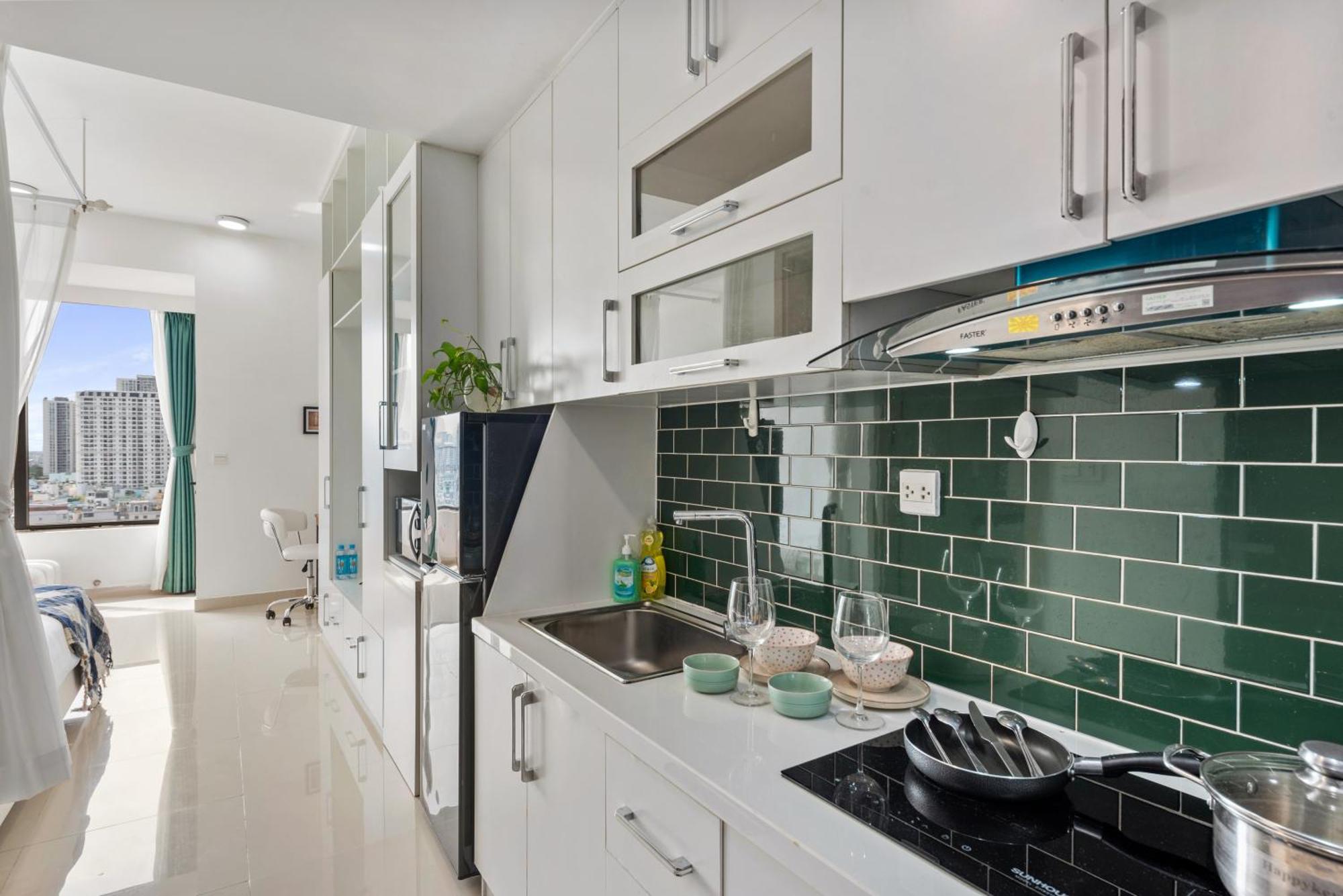Apartment Refined Saigon - Rivergate Aparment - Free Pool, Free Internet Sim For 3 Nights, Free Pick Up For 5 Nights *